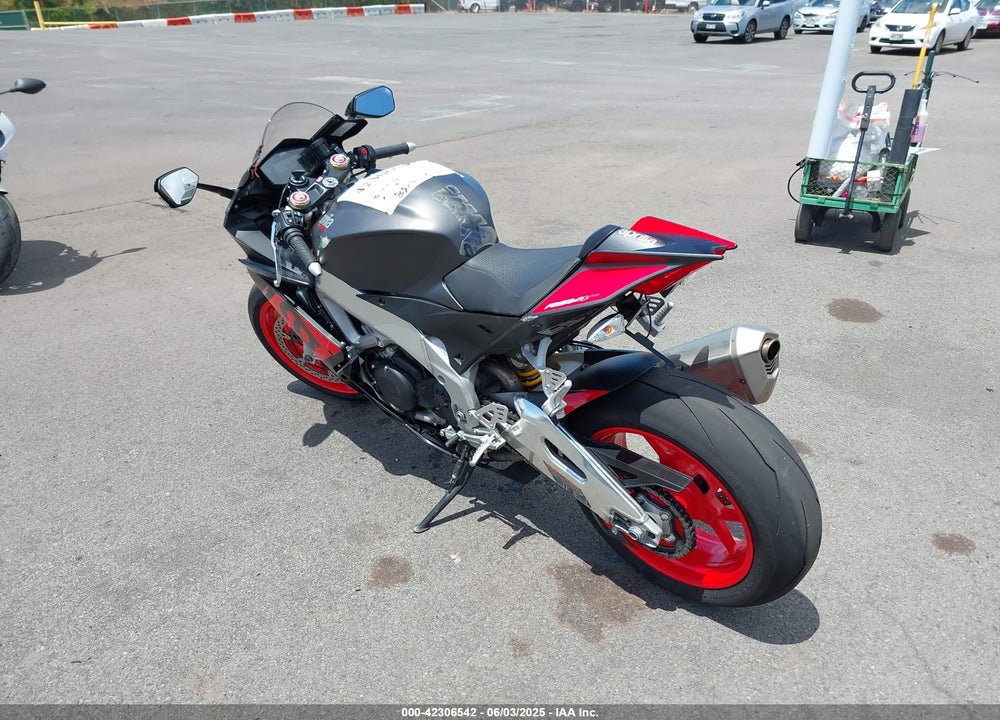 2018 APRILIA RSV4 VIN: ZD4KEU00XJS001393