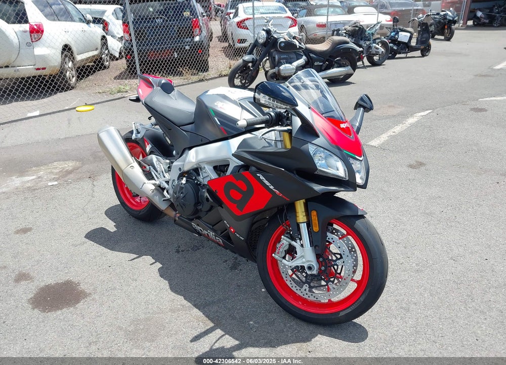 2018 APRILIA RSV4 VIN: ZD4KEU00XJS001393