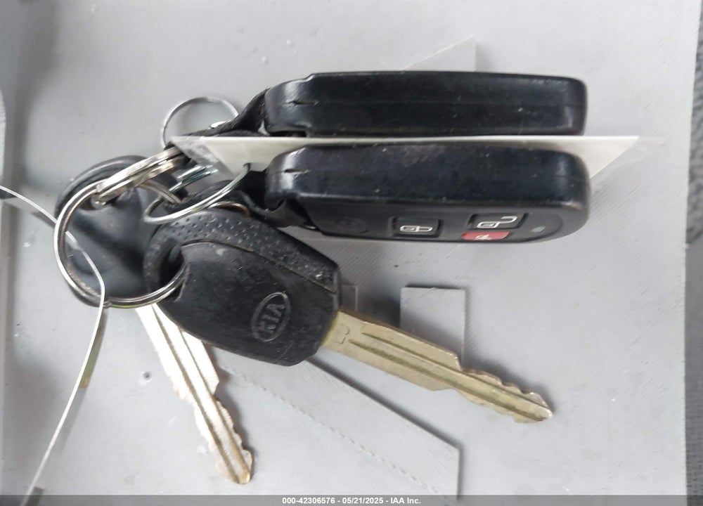 2005 KIA SPECTRA5 VIN: KNAFE161155072656