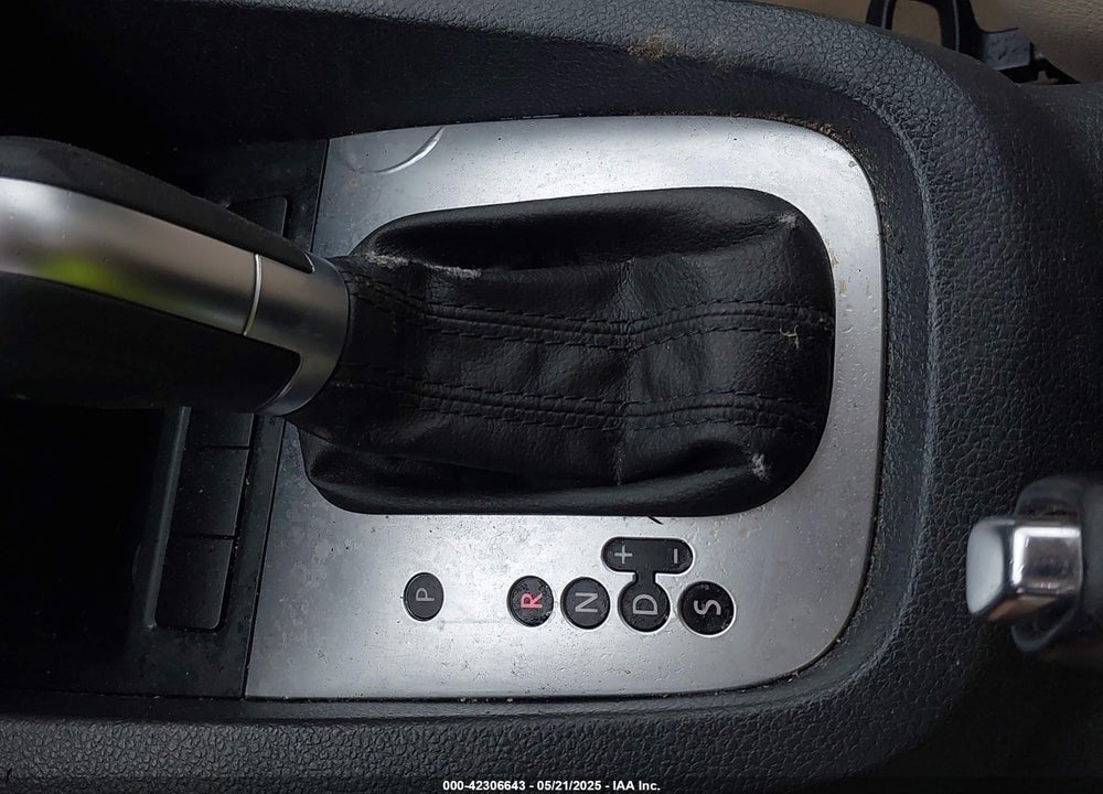 2011 VOLKSWAGEN JETTA VIN: 3VWDX7AJ7BM304372