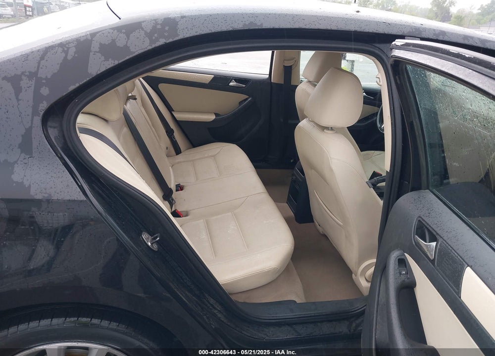2011 VOLKSWAGEN JETTA VIN: 3VWDX7AJ7BM304372