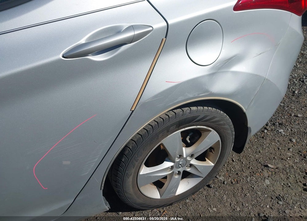 2013 HYUNDAI ELANTRA VIN: 5NPDH4AE1DH257091