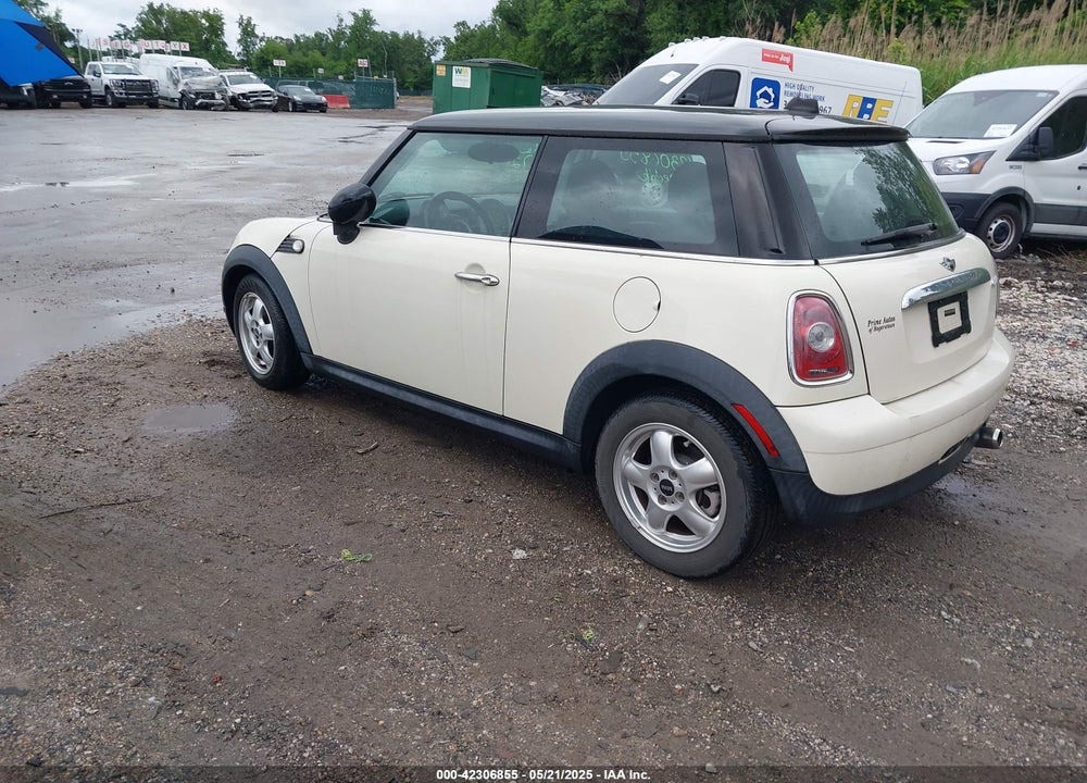 2010 MINI COOPER VIN: WMWMF3C55ATZ25847