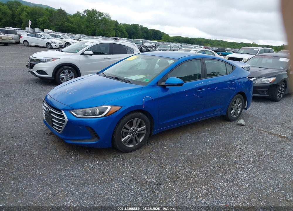 2017 HYUNDAI ELANTRA VIN: KMHD84LF5HU371592