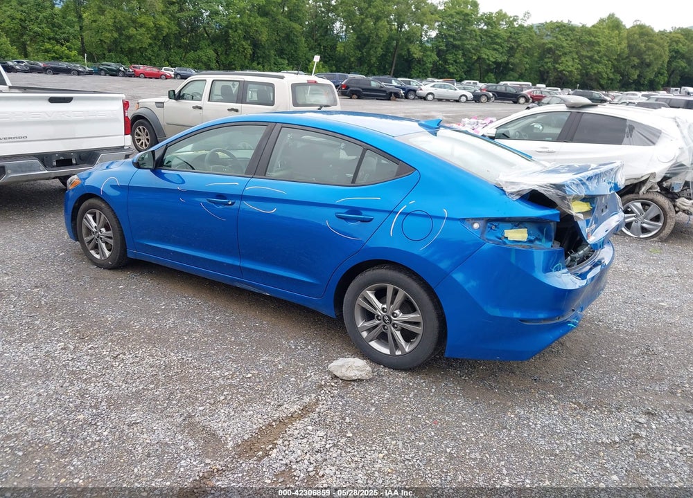 2017 HYUNDAI ELANTRA VIN: KMHD84LF5HU371592