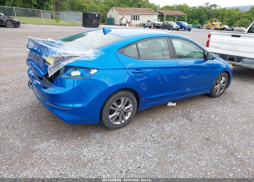 2017 HYUNDAI ELANTRA VIN: KMHD84LF5HU371592