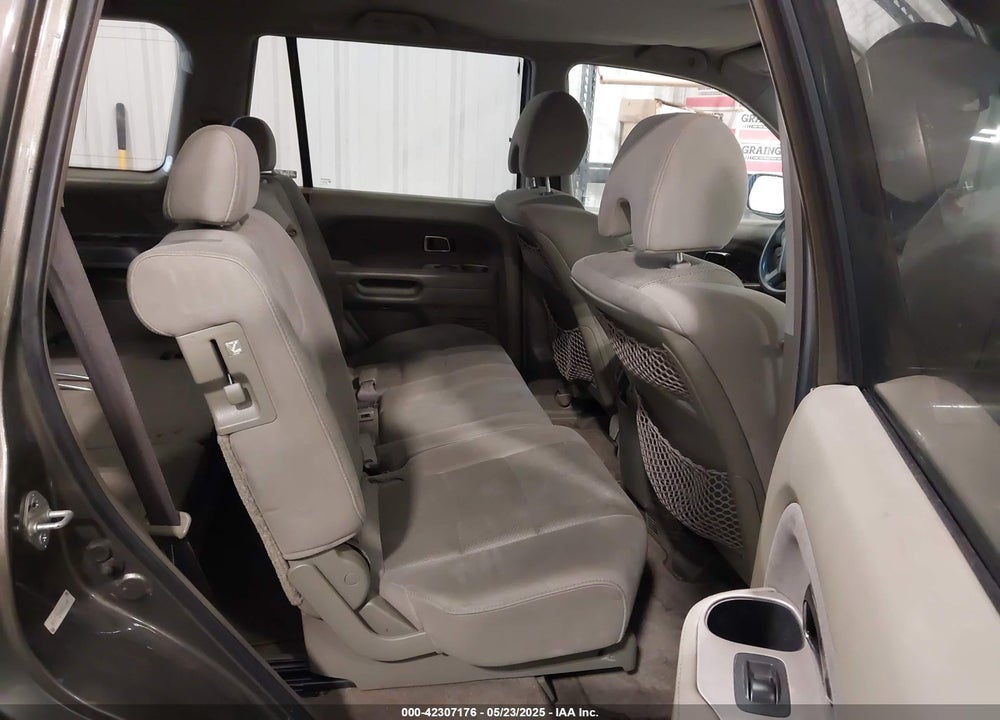 2006 HONDA PILOT EX VIN: 5FNYF284X6B012641
