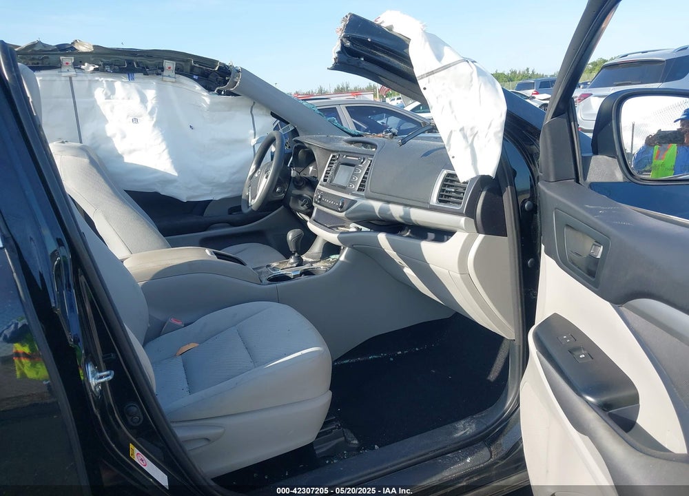 2014 TOYOTA HIGHLANDER LE PLUS V6/LE V6 VIN: 5TDZKRFH4ES005192