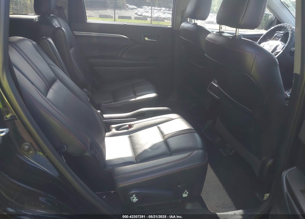 2019 TOYOTA HIGHLANDER SE VIN: 5TDKZRFH8KS573390