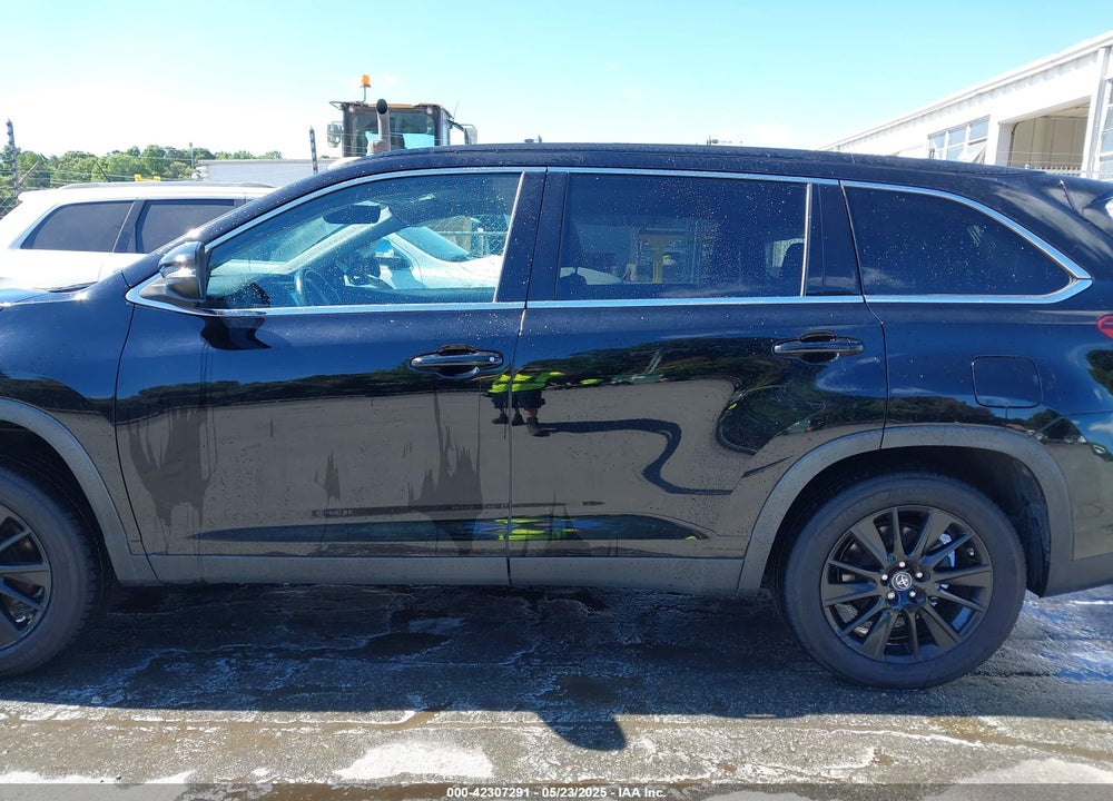 2019 TOYOTA HIGHLANDER SE VIN: 5TDKZRFH8KS573390