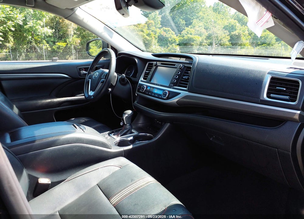 2019 TOYOTA HIGHLANDER SE VIN: 5TDKZRFH8KS573390