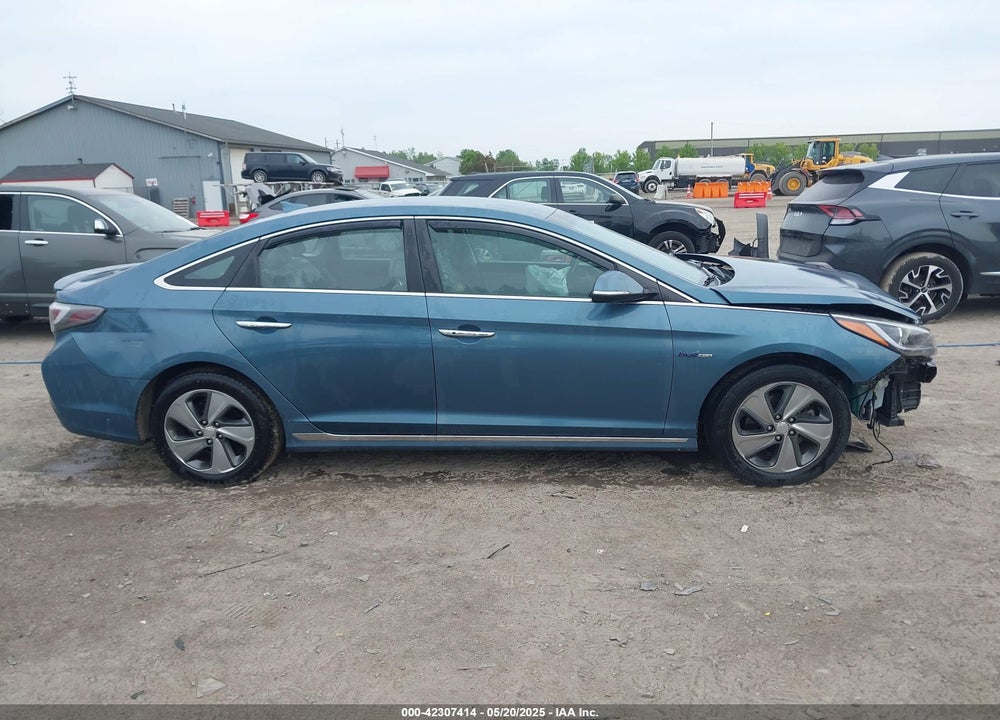 2016 HYUNDAI SONATA VIN: KMHE34L12GA016984