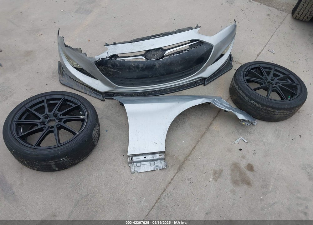 2013 HYUNDAI GENESIS VIN: KMHHU6KJ6DU083587