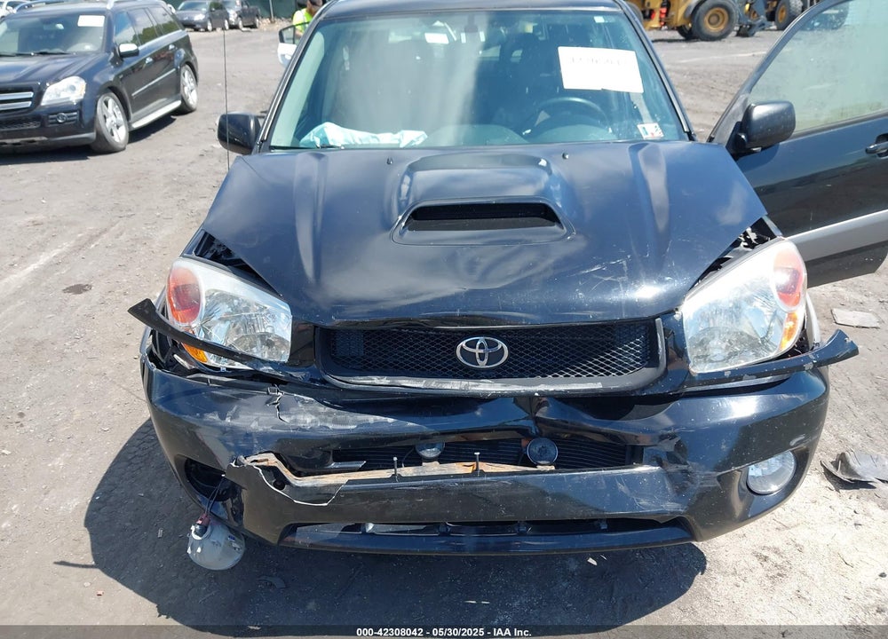 2005 TOYOTA RAV4 VIN: JTEHD20V256040613