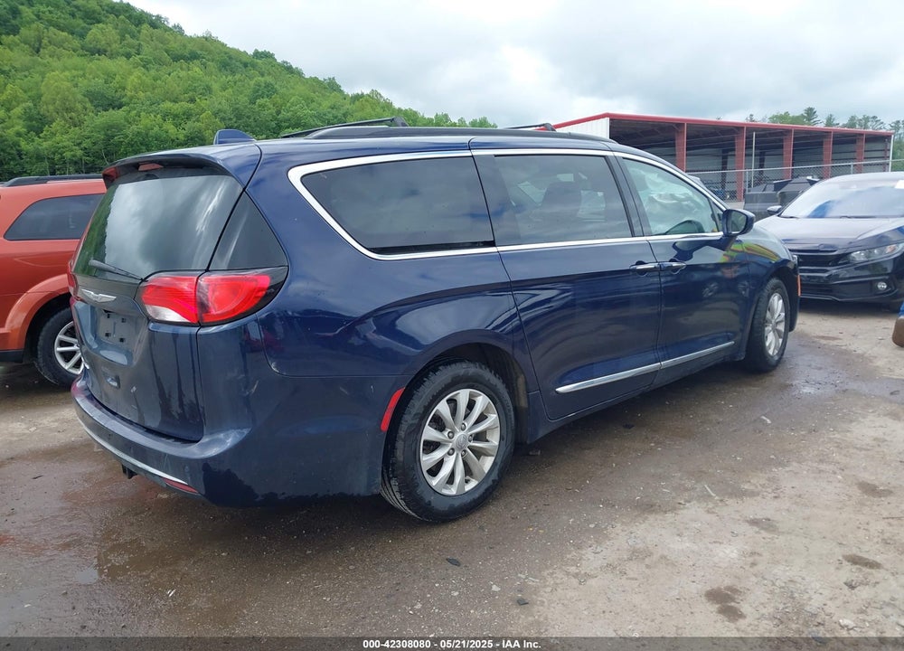 2017 CHRYSLER PACIFICA TOURING L VIN: 2C4RC1BG1HR634210