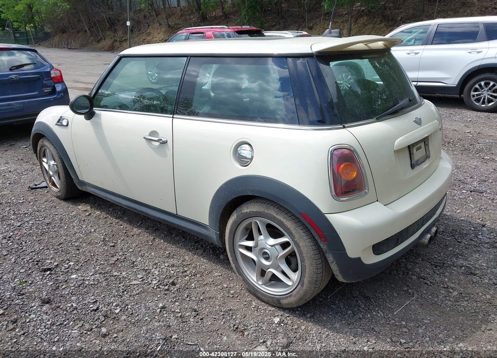 2008 MINI COOPER S VIN: WMWMF73528TV39498