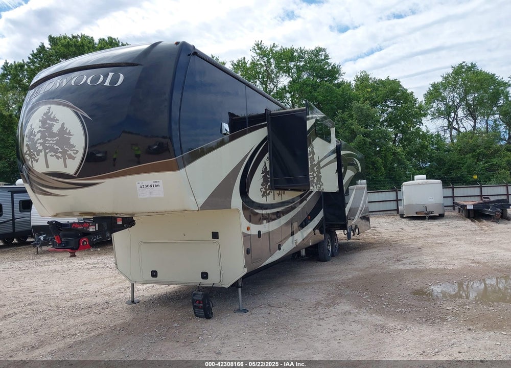 2017 REDWOOD 3901WD VIN: 4V0FC3922HR007262