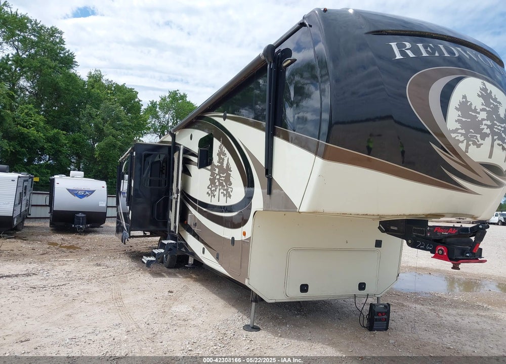 2017 REDWOOD 3901WD VIN: 4V0FC3922HR007262