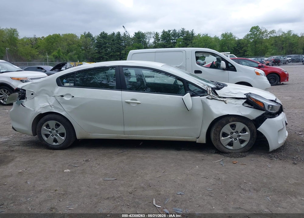 2018 KIA FORTE VIN: 3KPFK4A72JE275904
