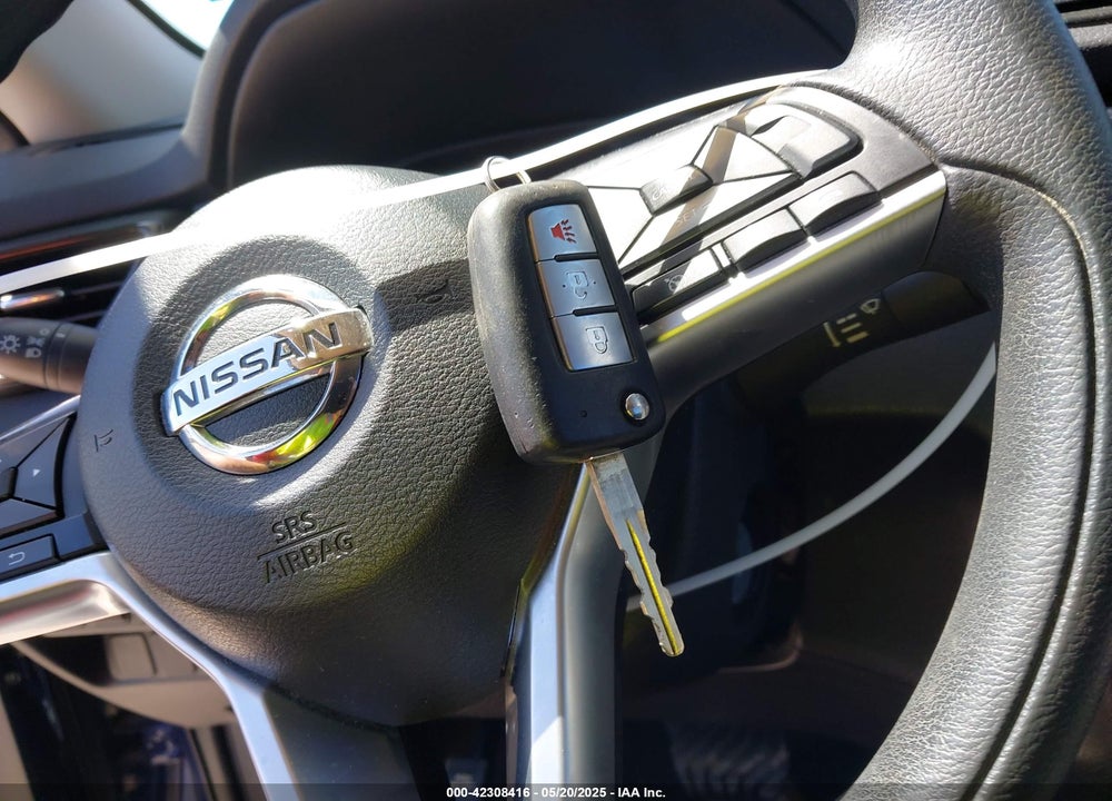 2017 NISSAN ROGUE VIN: 5N1AT2MT9HC844409