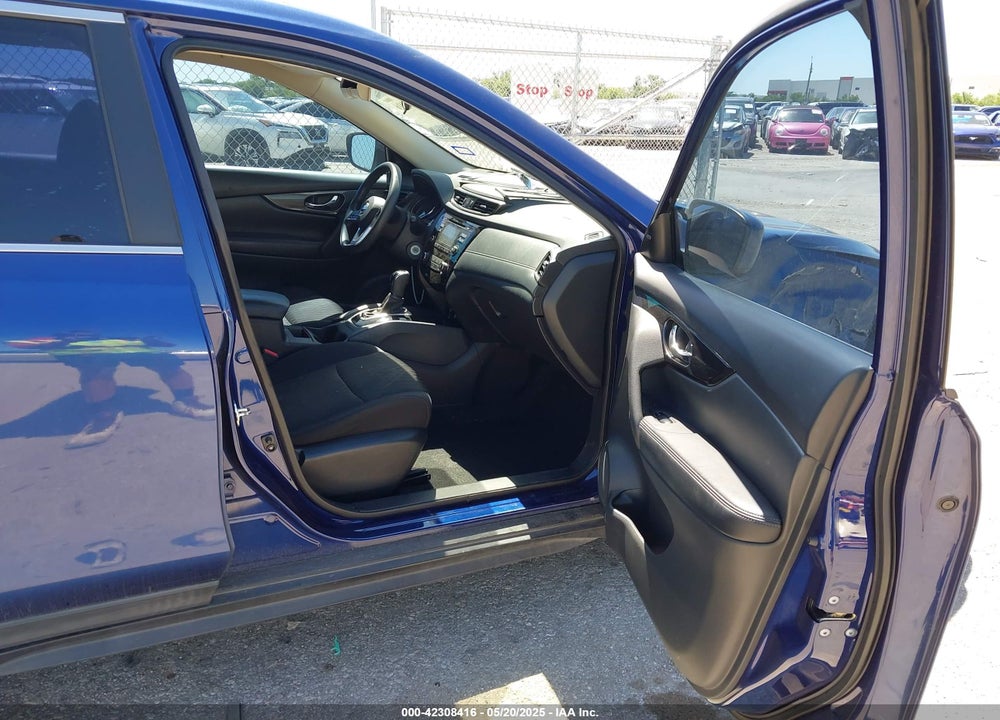 2017 NISSAN ROGUE VIN: 5N1AT2MT9HC844409