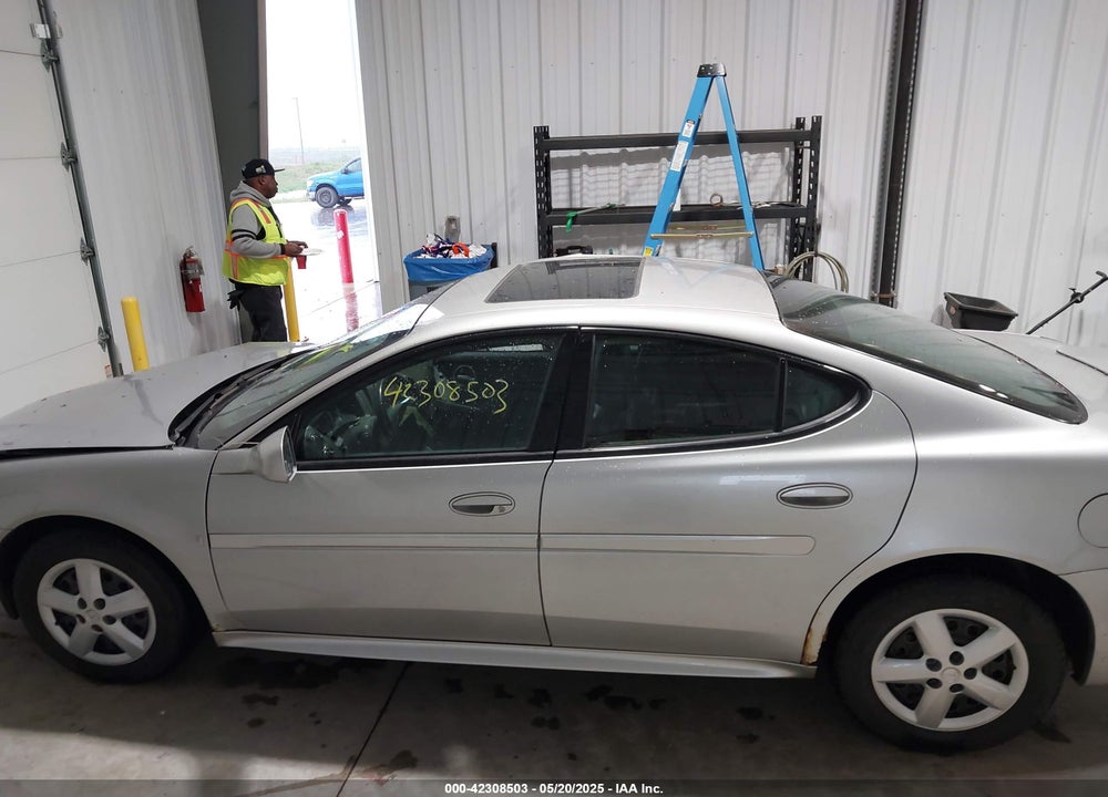 2008 PONTIAC GRAND PRIX VIN: 2G2WP552281118424