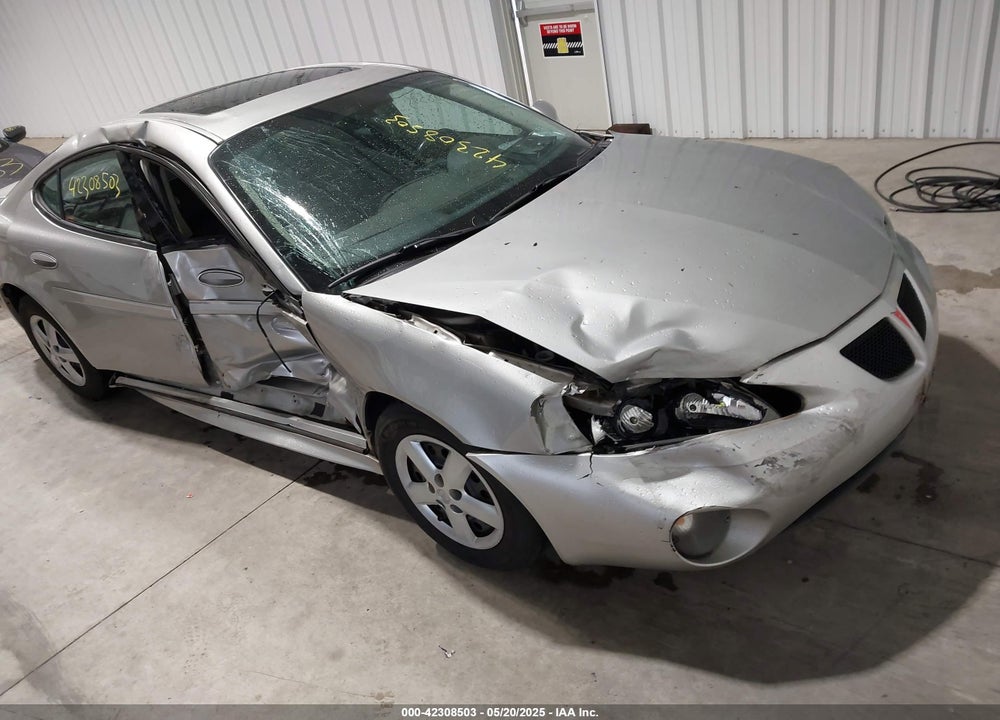 2008 PONTIAC GRAND PRIX VIN: 2G2WP552281118424