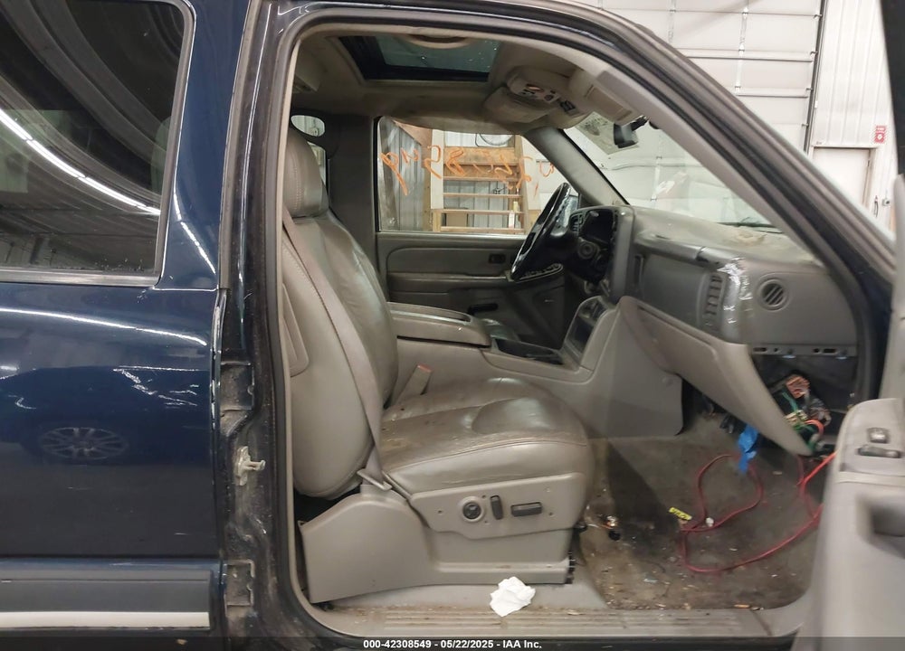 2005 CHEVROLET TAHOE LT VIN: 1GNEK13T05J152302