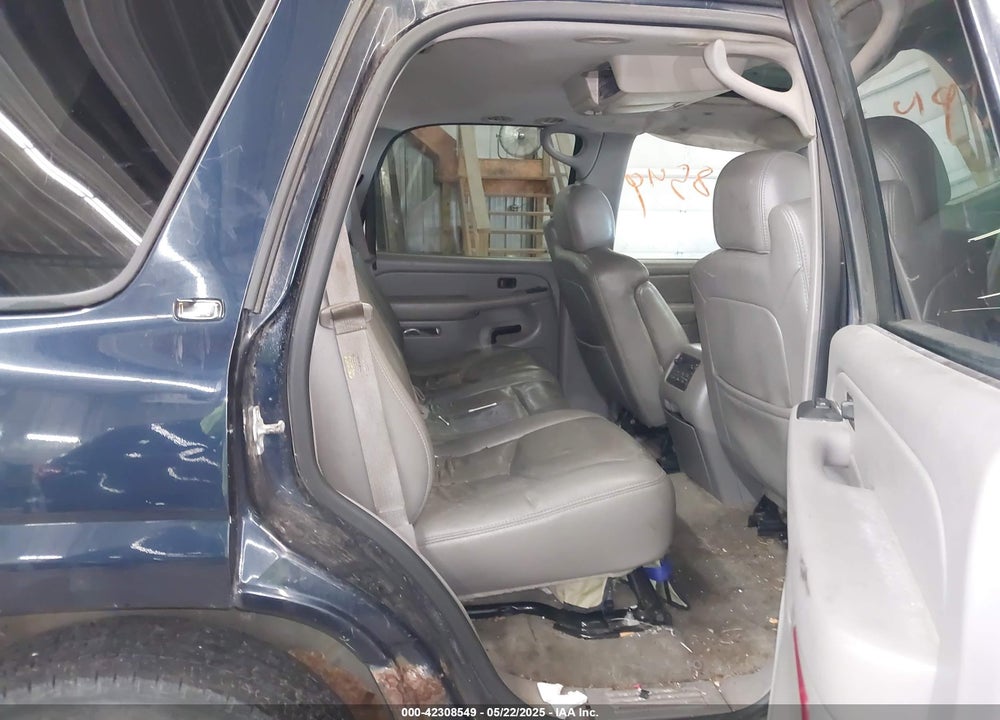 2005 CHEVROLET TAHOE LT VIN: 1GNEK13T05J152302