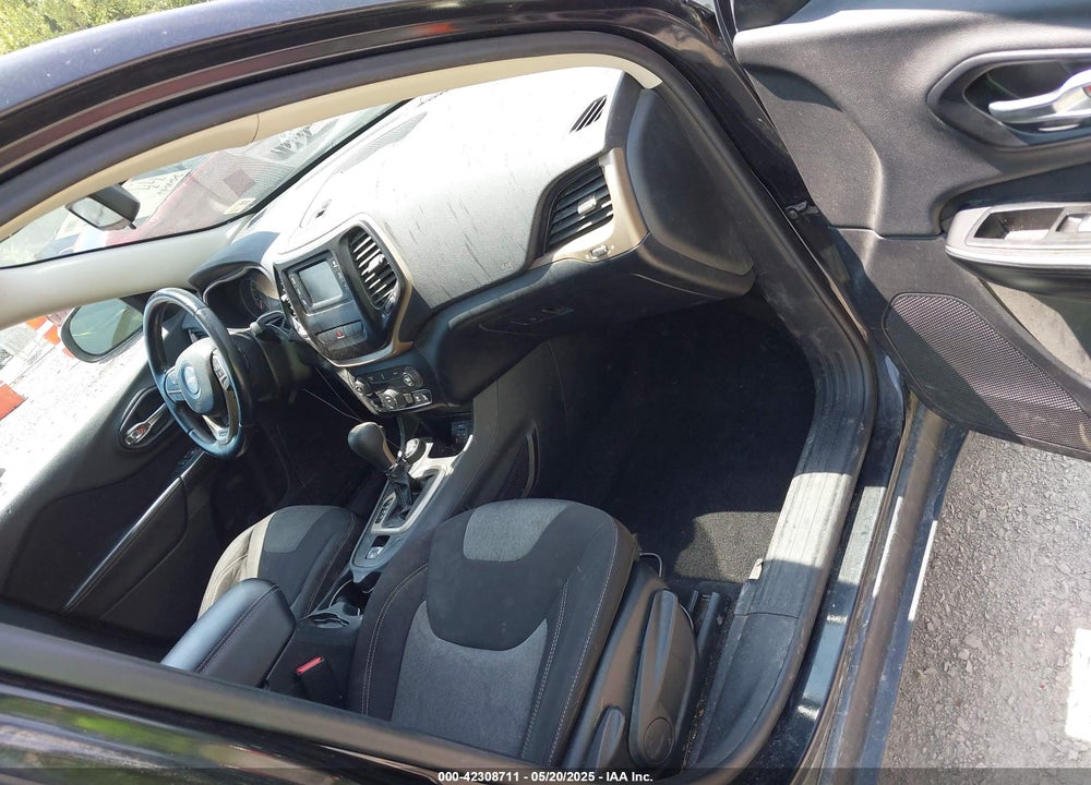 2014 JEEP CHEROKEE VIN: 1C4PJMCB0EW172484