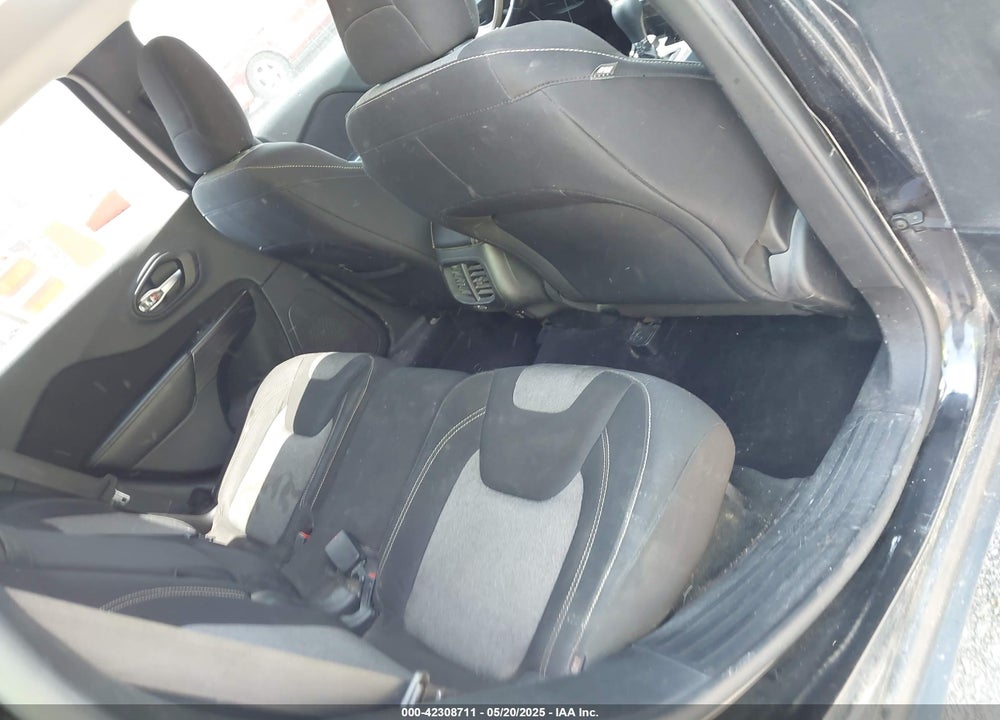 2014 JEEP CHEROKEE VIN: 1C4PJMCB0EW172484