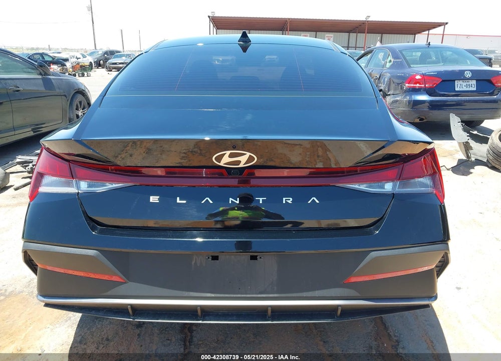 2024 HYUNDAI ELANTRA VIN: KMHLM4DG8RU682661