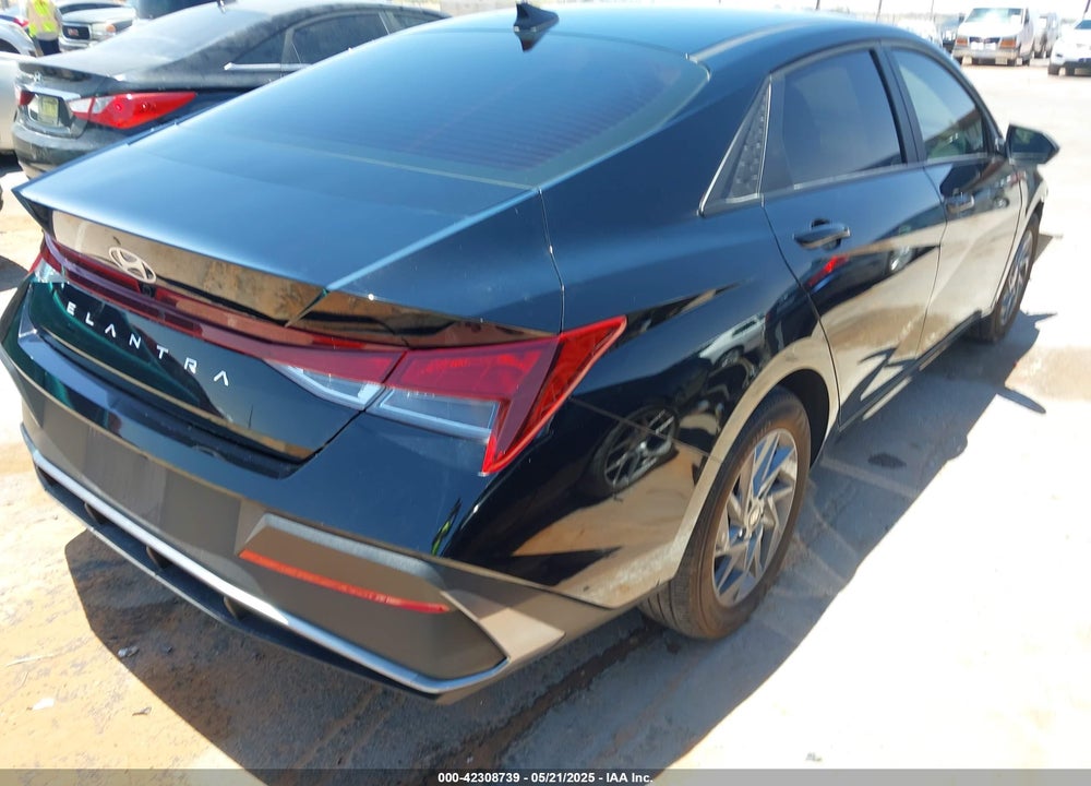 2024 HYUNDAI ELANTRA VIN: KMHLM4DG8RU682661