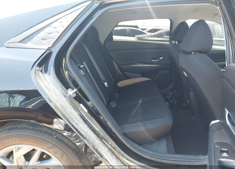 2024 HYUNDAI ELANTRA VIN: KMHLM4DG8RU682661