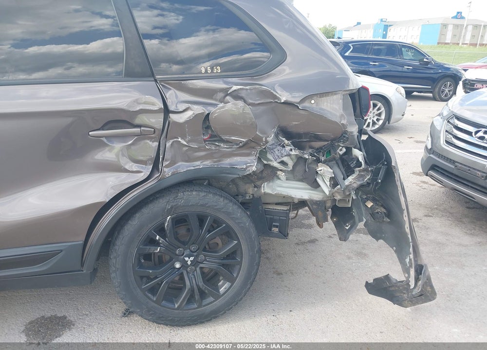 2018 MITSUBISHI OUTLANDER VIN: JA4AZ3A38JZ024106