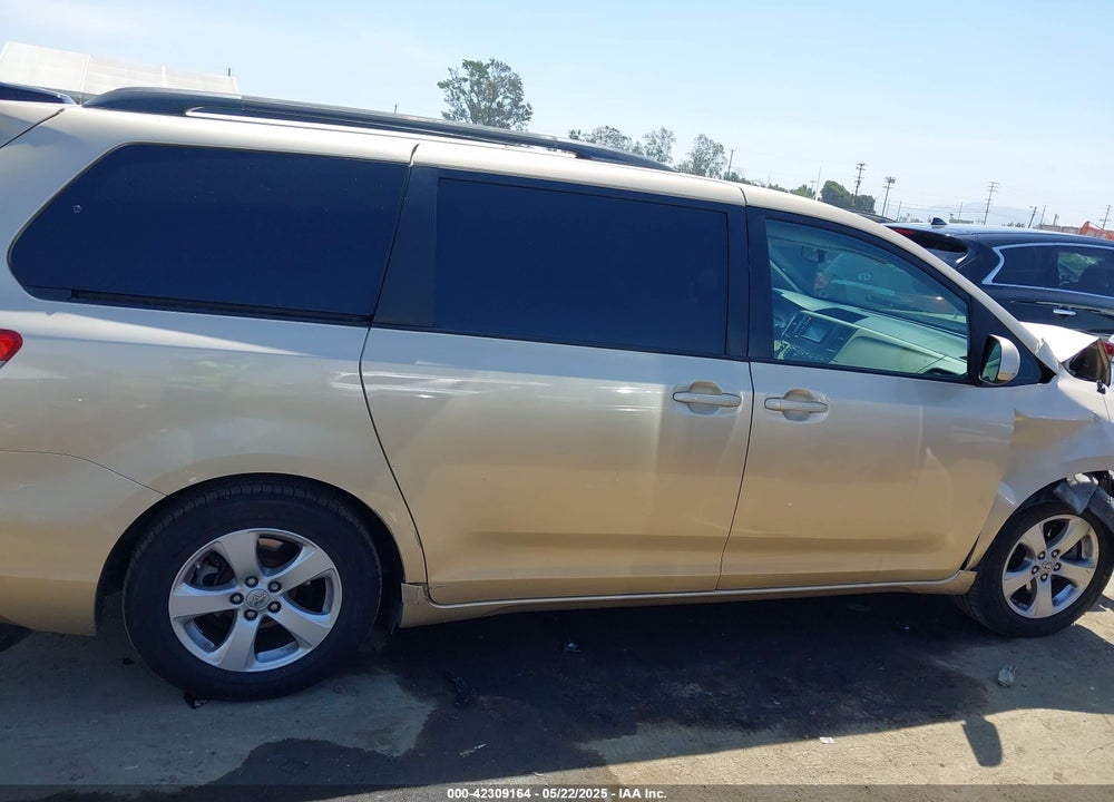 2013 TOYOTA SIENNA LE V6 7 PASSENGER AUTO ACCESS SEAT/LE V6 8 PASSENGER VIN: 5TDKK3DC5DS317042