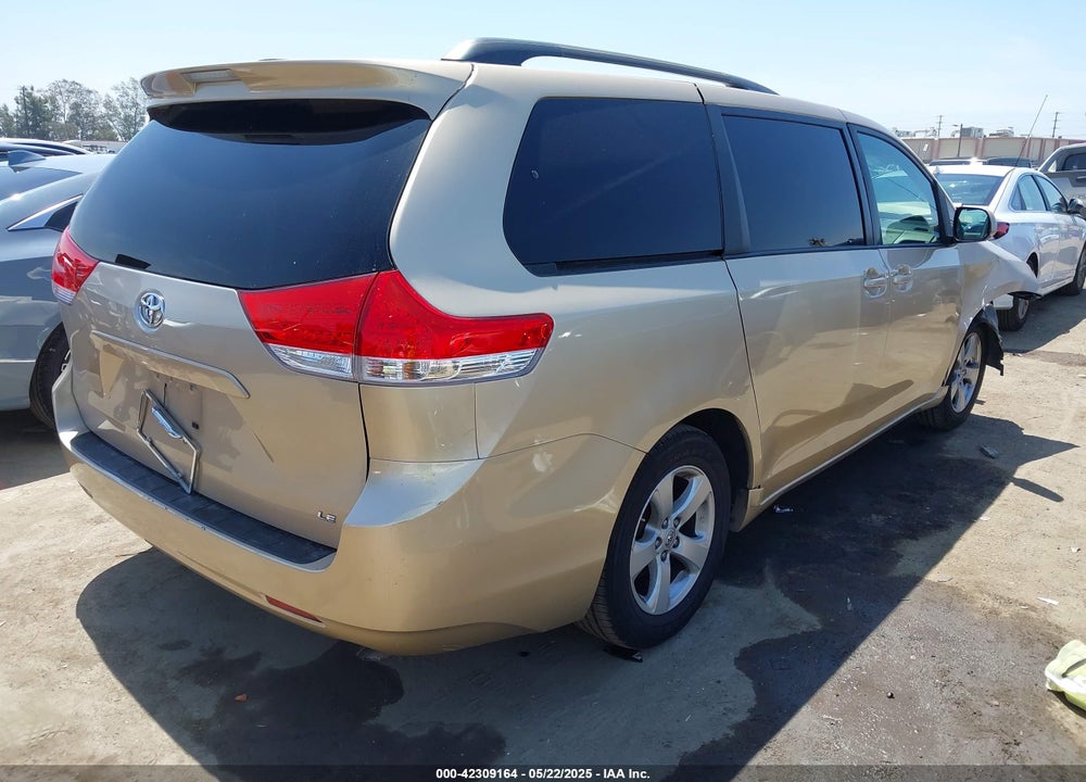 2013 TOYOTA SIENNA LE V6 7 PASSENGER AUTO ACCESS SEAT/LE V6 8 PASSENGER VIN: 5TDKK3DC5DS317042
