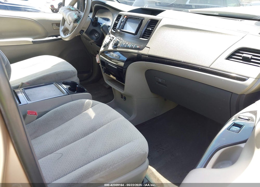 2013 TOYOTA SIENNA LE V6 7 PASSENGER AUTO ACCESS SEAT/LE V6 8 PASSENGER VIN: 5TDKK3DC5DS317042