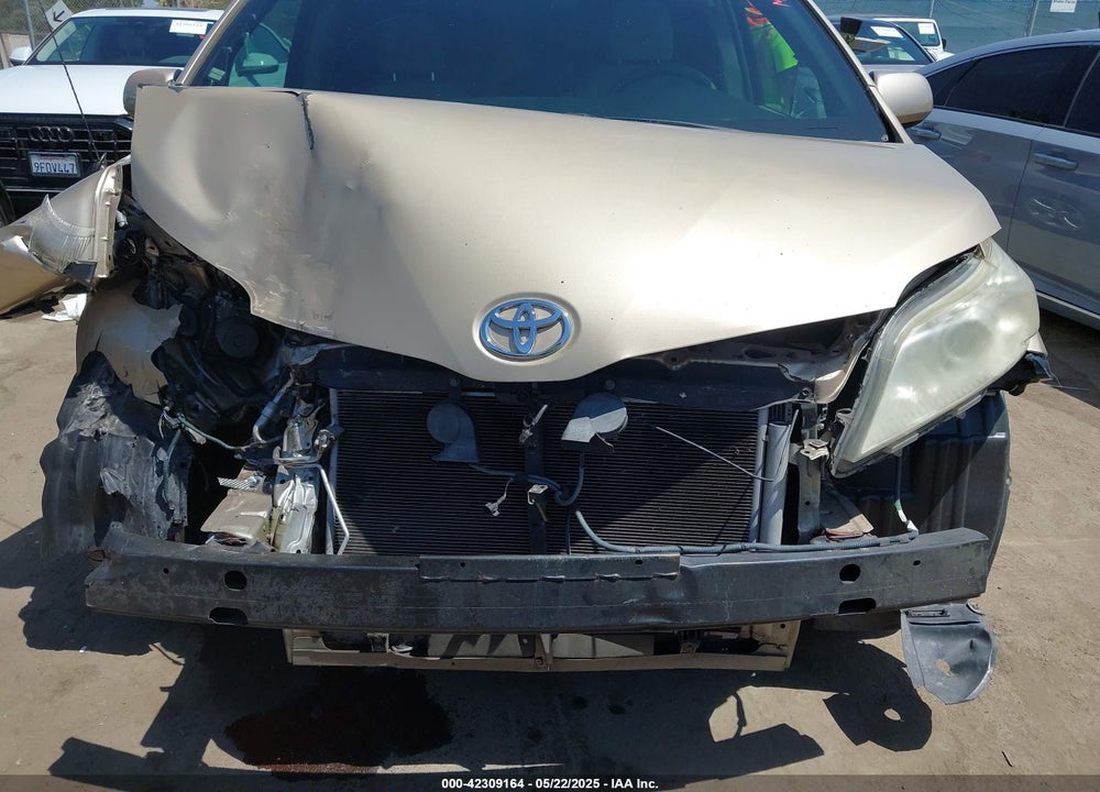 2013 TOYOTA SIENNA LE V6 7 PASSENGER AUTO ACCESS SEAT/LE V6 8 PASSENGER VIN: 5TDKK3DC5DS317042