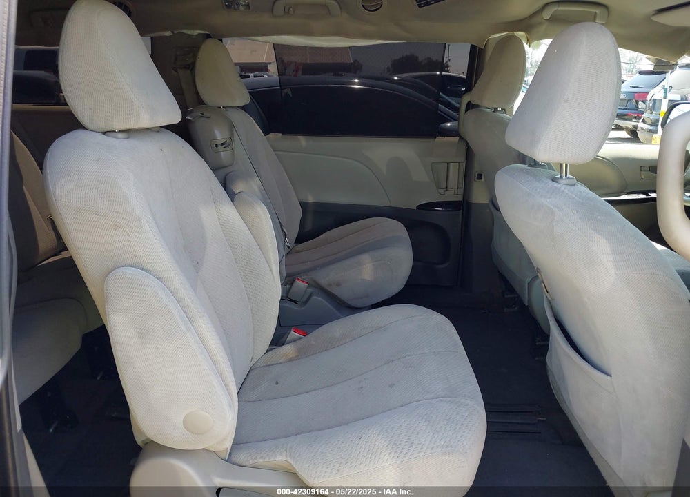 2013 TOYOTA SIENNA LE V6 7 PASSENGER AUTO ACCESS SEAT/LE V6 8 PASSENGER VIN: 5TDKK3DC5DS317042