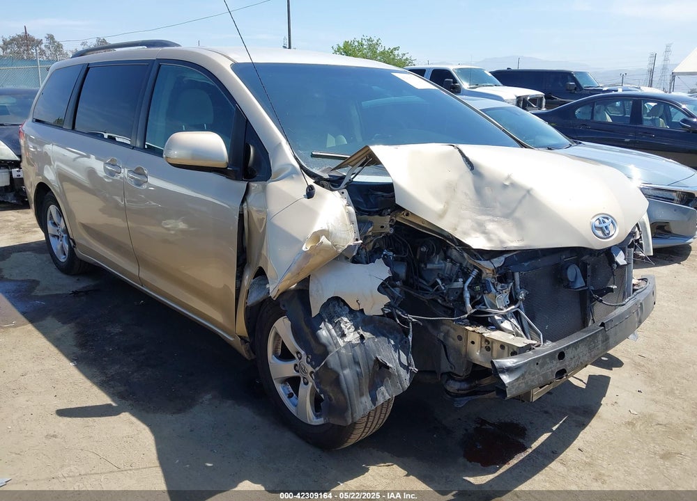 2013 TOYOTA SIENNA LE V6 7 PASSENGER AUTO ACCESS SEAT/LE V6 8 PASSENGER VIN: 5TDKK3DC5DS317042