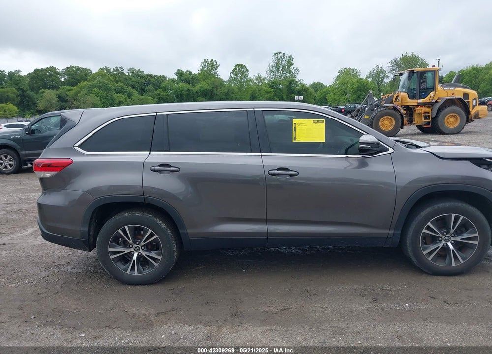 2019 TOYOTA HIGHLANDER LE VIN: 5TDZZRFH2KS298288
