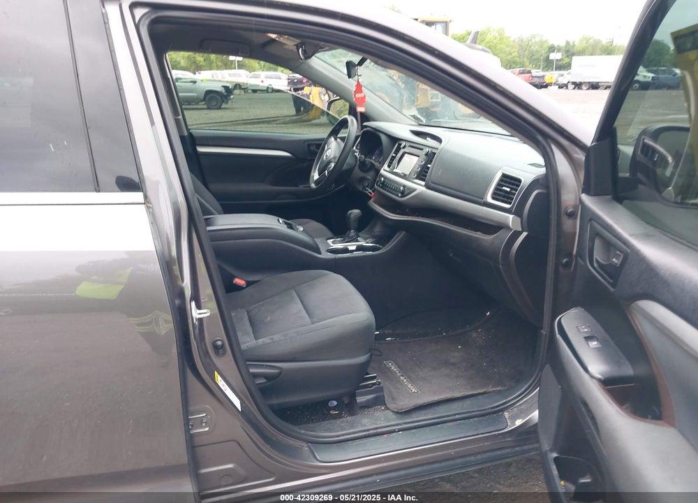 2019 TOYOTA HIGHLANDER LE VIN: 5TDZZRFH2KS298288