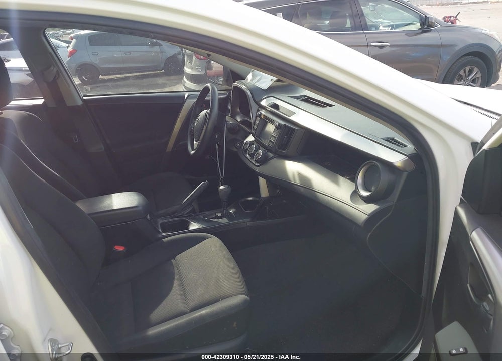 2017 TOYOTA RAV4 LE VIN: JTMZFREV2HJ135548