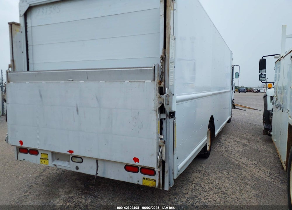 2013 FREIGHTLINER CHASSIS M LINE WALK-IN VAN VIN: 4UZAC3DV8DCFF6882