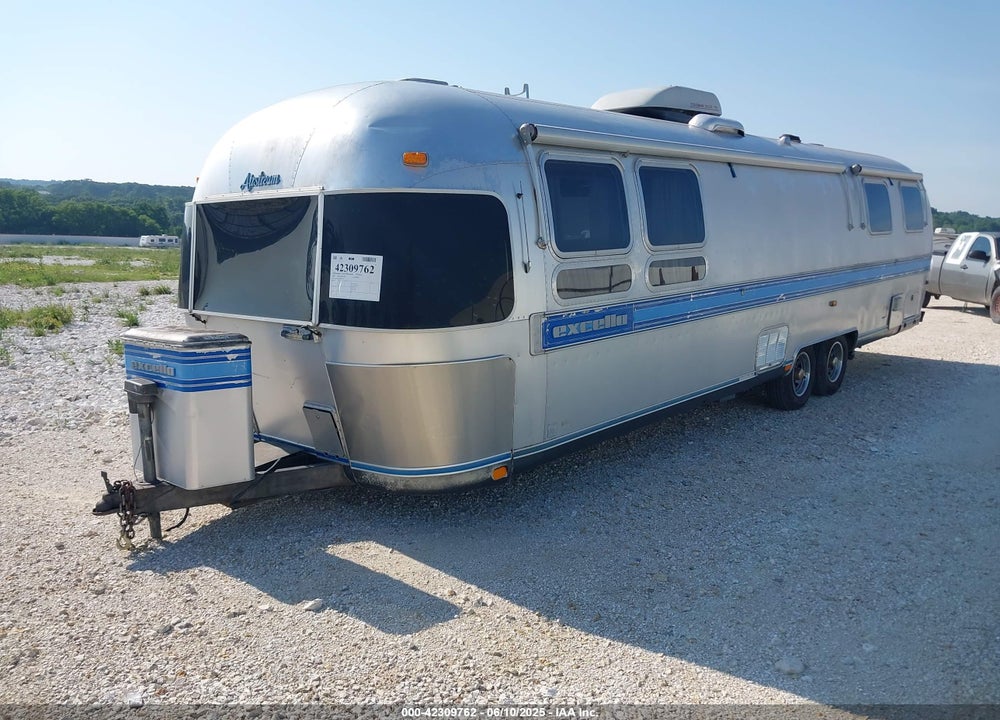 1988 AIRSTREAM CAMPER VIN: 1STMEA526JJ505657