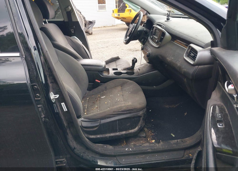 2016 KIA SORENTO VIN: 5XYPGDA34GG026874