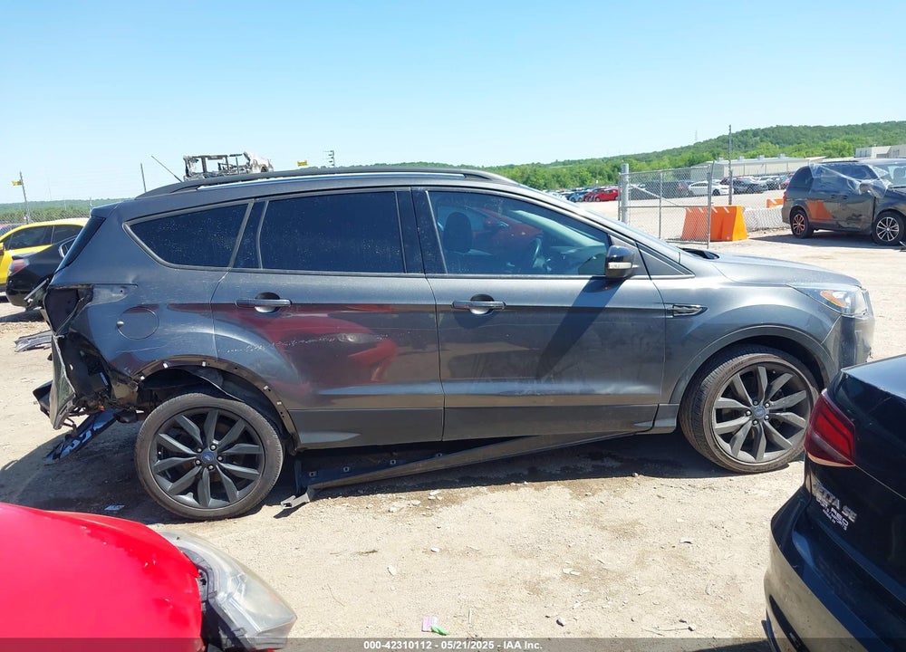 2017 FORD ESCAPE VIN: 1FMCU0J92HUE94022
