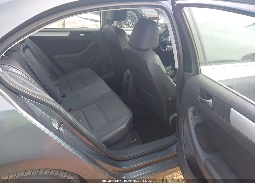 2013 VOLKSWAGEN JETTA VIN: 3VWBP7AJ8DM377342