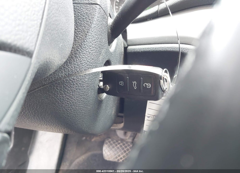 2014 VOLKSWAGEN PASSAT VIN: 1VWAT7A37EC102282